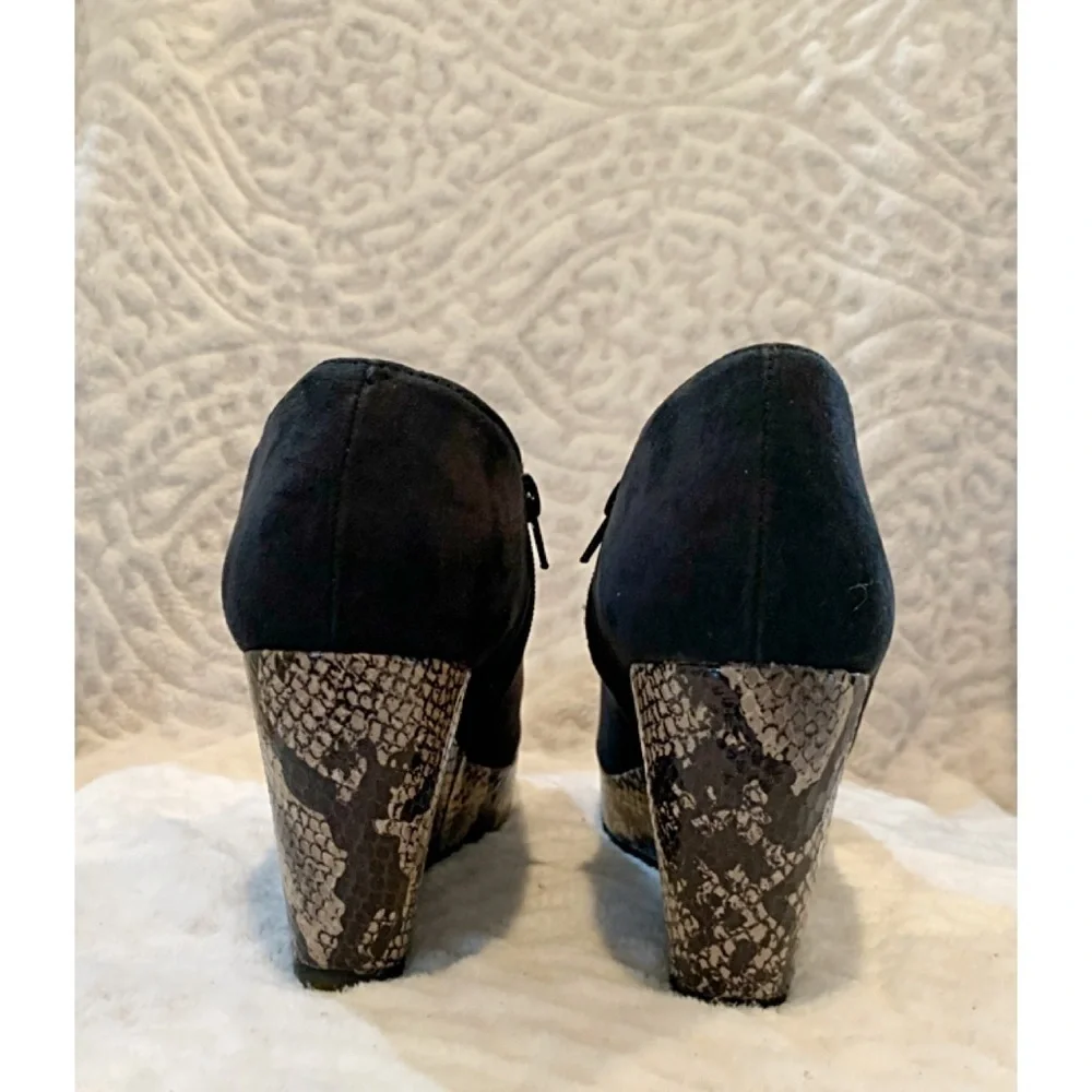 ATTENTION Sz 8.5M Faux Black Suede & Snakeskin Peep Toe Platforms